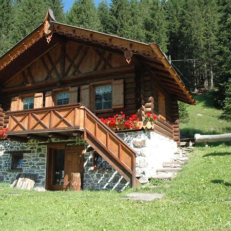 Hotel La Soldanella Моена Екстер'єр фото