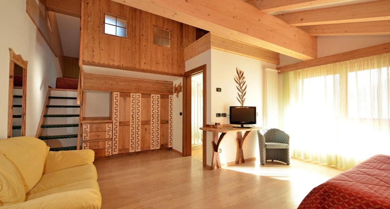 Hotel La Soldanella Моена Екстер'єр фото