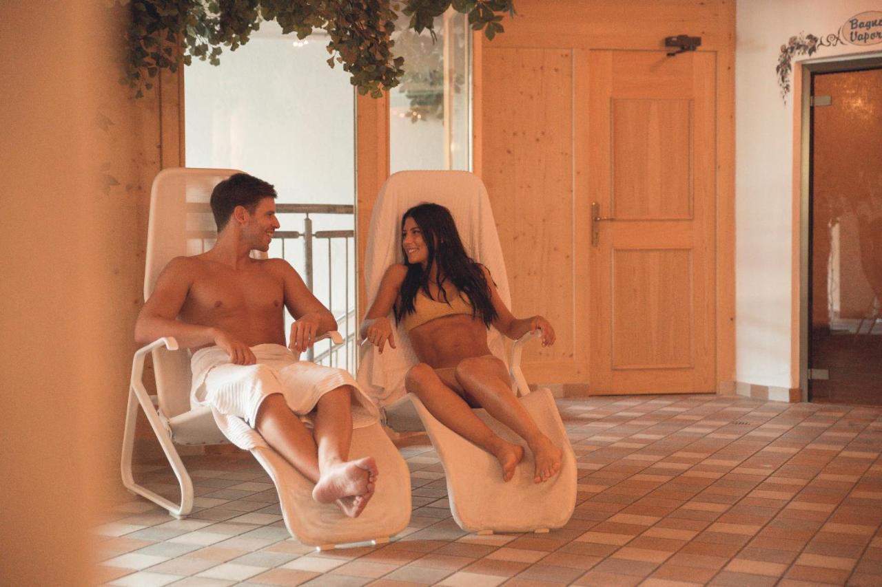 Hotel La Soldanella Моена Екстер'єр фото