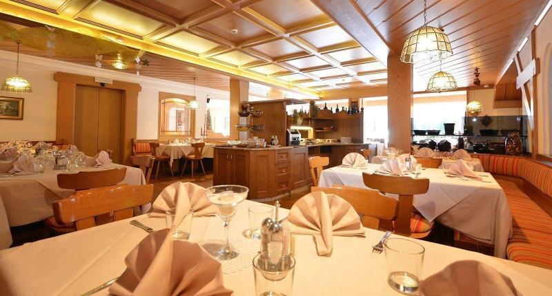 Hotel La Soldanella Моена Екстер'єр фото