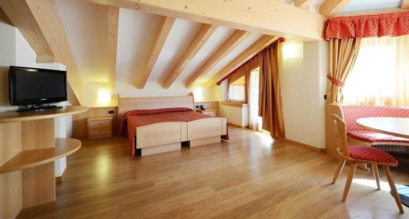 Hotel La Soldanella Моена Екстер'єр фото