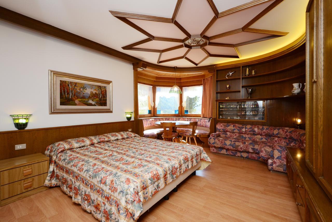 Hotel La Soldanella Моена Екстер'єр фото