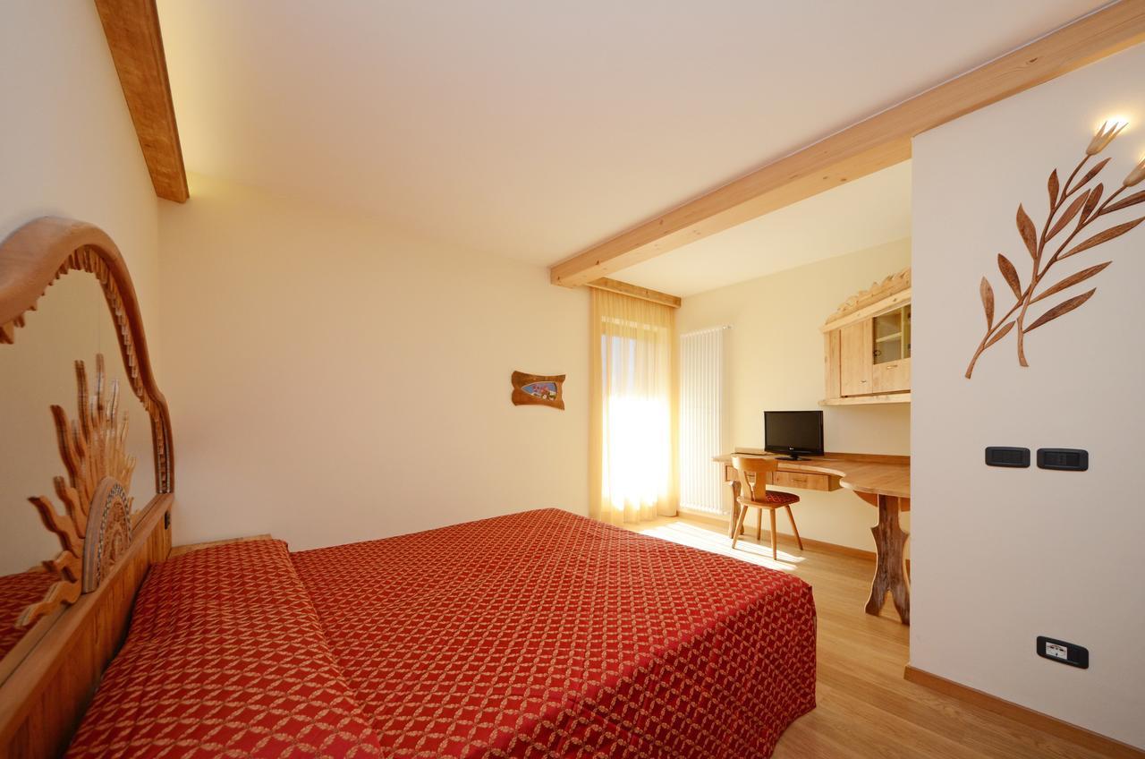 Hotel La Soldanella Моена Екстер'єр фото