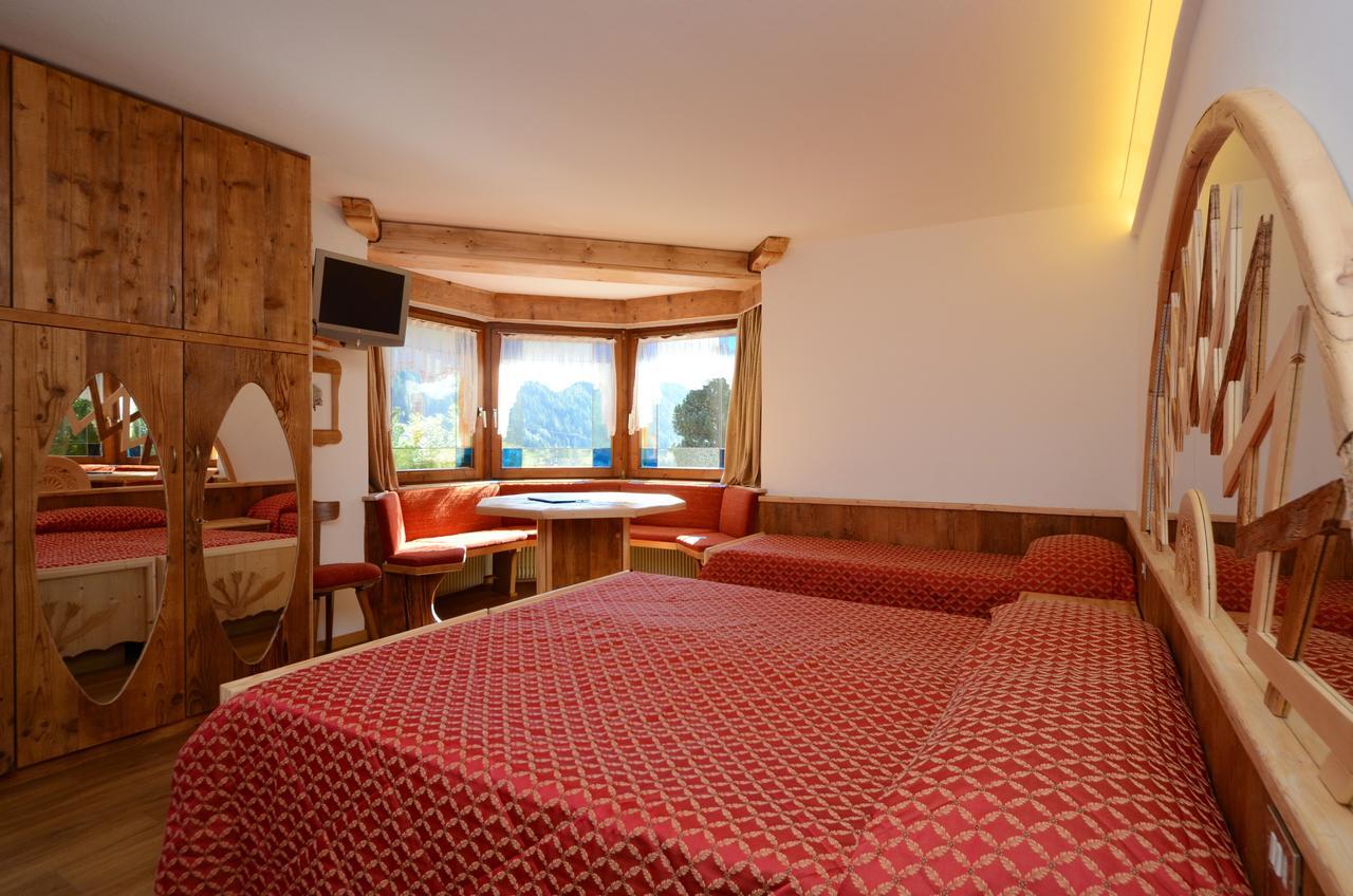 Hotel La Soldanella Моена Екстер'єр фото