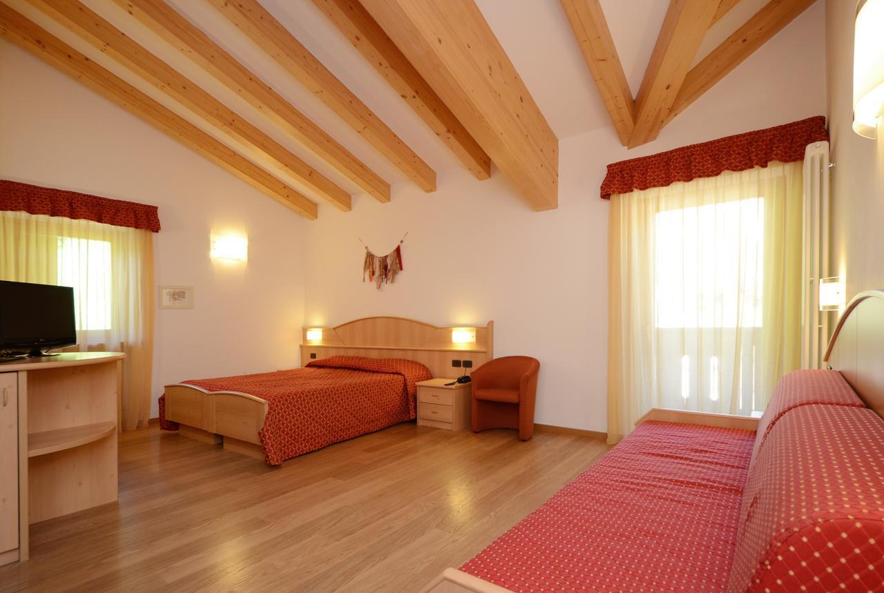 Hotel La Soldanella Моена Екстер'єр фото