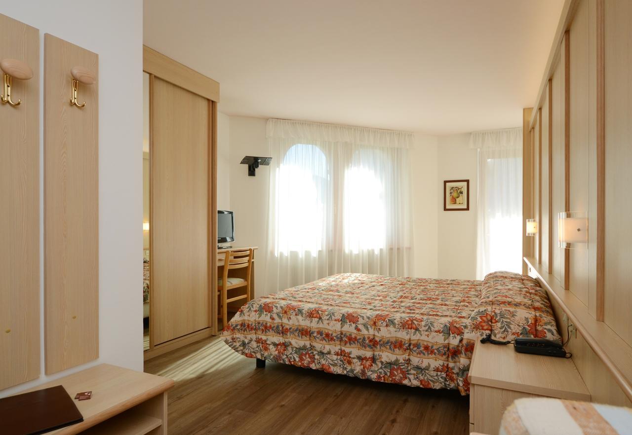 Hotel La Soldanella Моена Екстер'єр фото