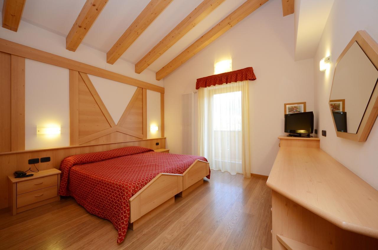 Hotel La Soldanella Моена Екстер'єр фото
