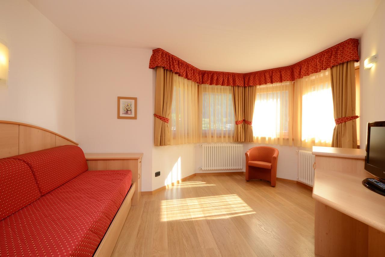 Hotel La Soldanella Моена Екстер'єр фото
