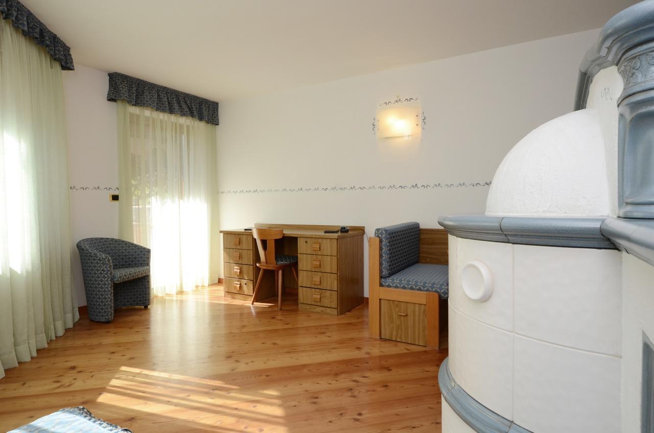 Hotel La Soldanella Моена Екстер'єр фото