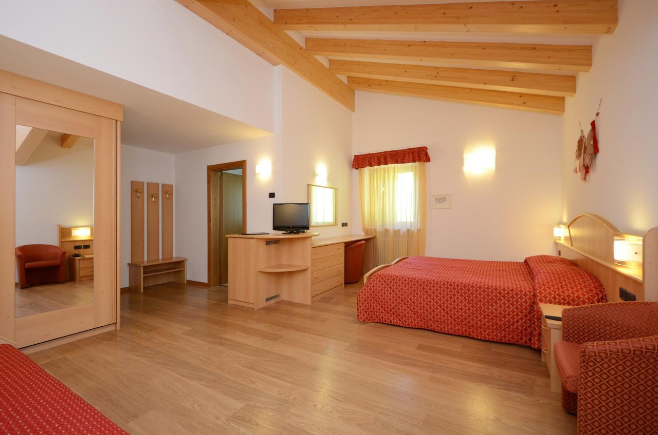 Hotel La Soldanella Моена Екстер'єр фото