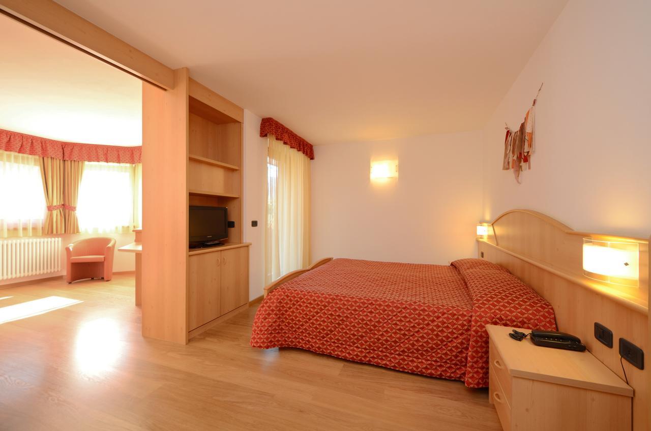 Hotel La Soldanella Моена Екстер'єр фото