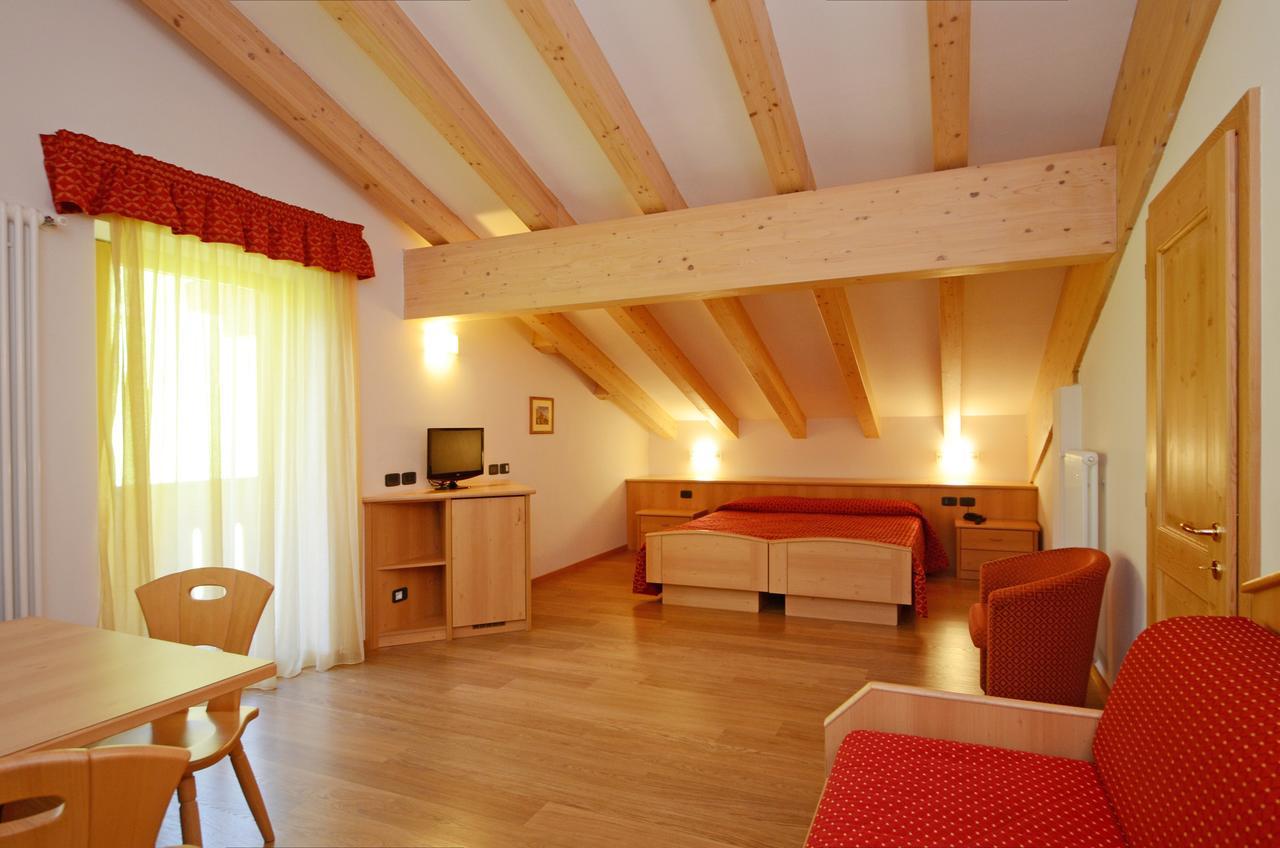 Hotel La Soldanella Моена Екстер'єр фото