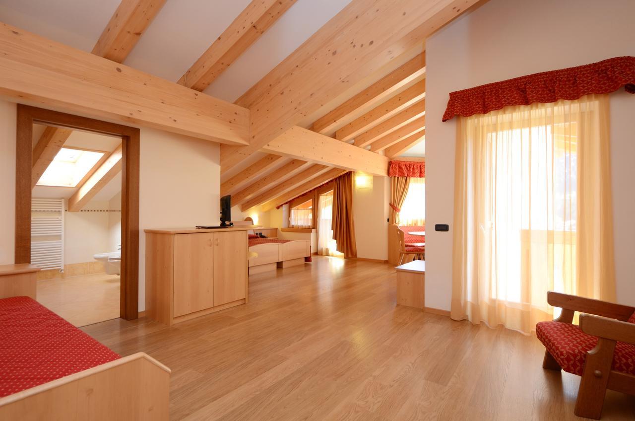 Hotel La Soldanella Моена Екстер'єр фото