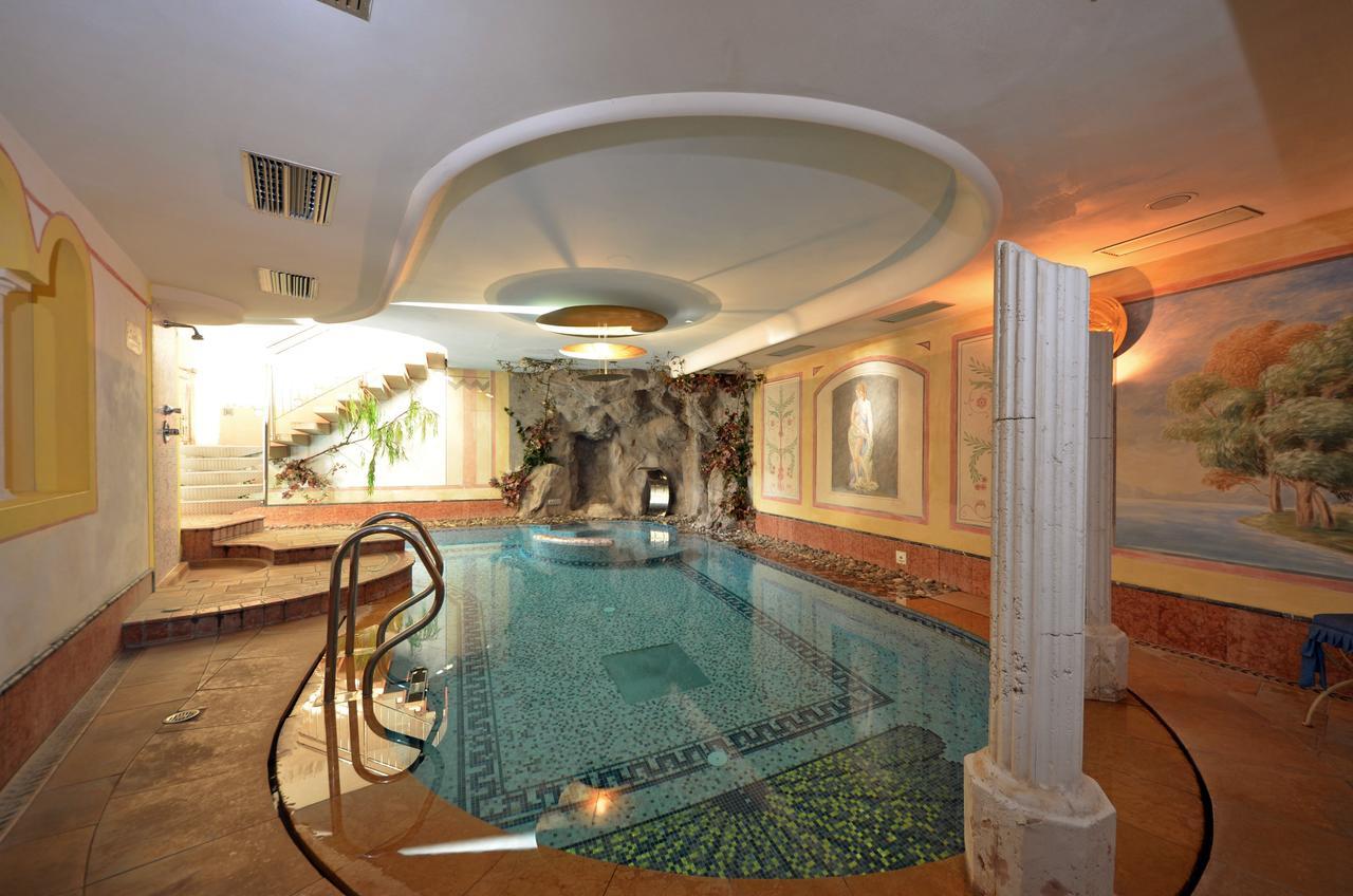 Hotel La Soldanella Моена Екстер'єр фото