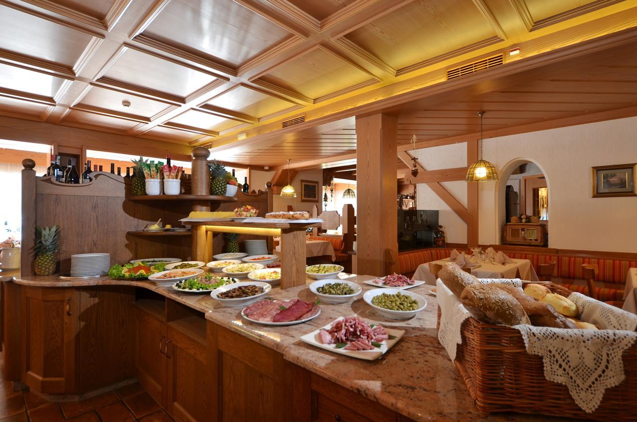 Hotel La Soldanella Моена Екстер'єр фото