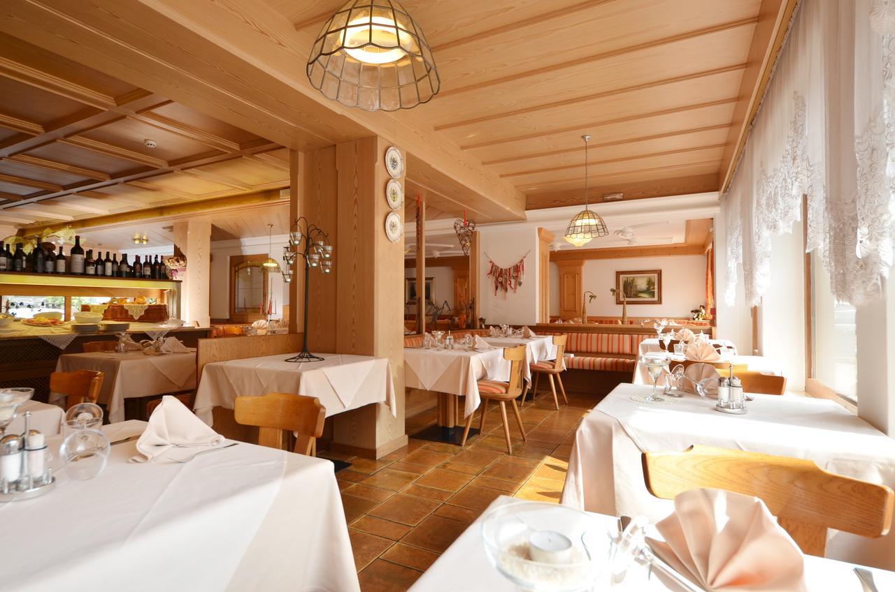 Hotel La Soldanella Моена Екстер'єр фото
