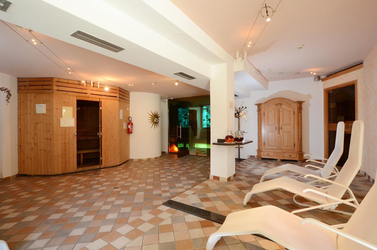 Hotel La Soldanella Моена Екстер'єр фото